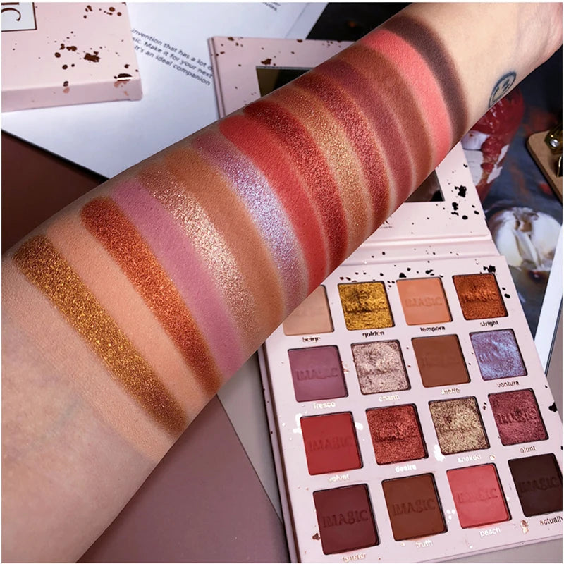 Eyeshadow palette containing 16 colors